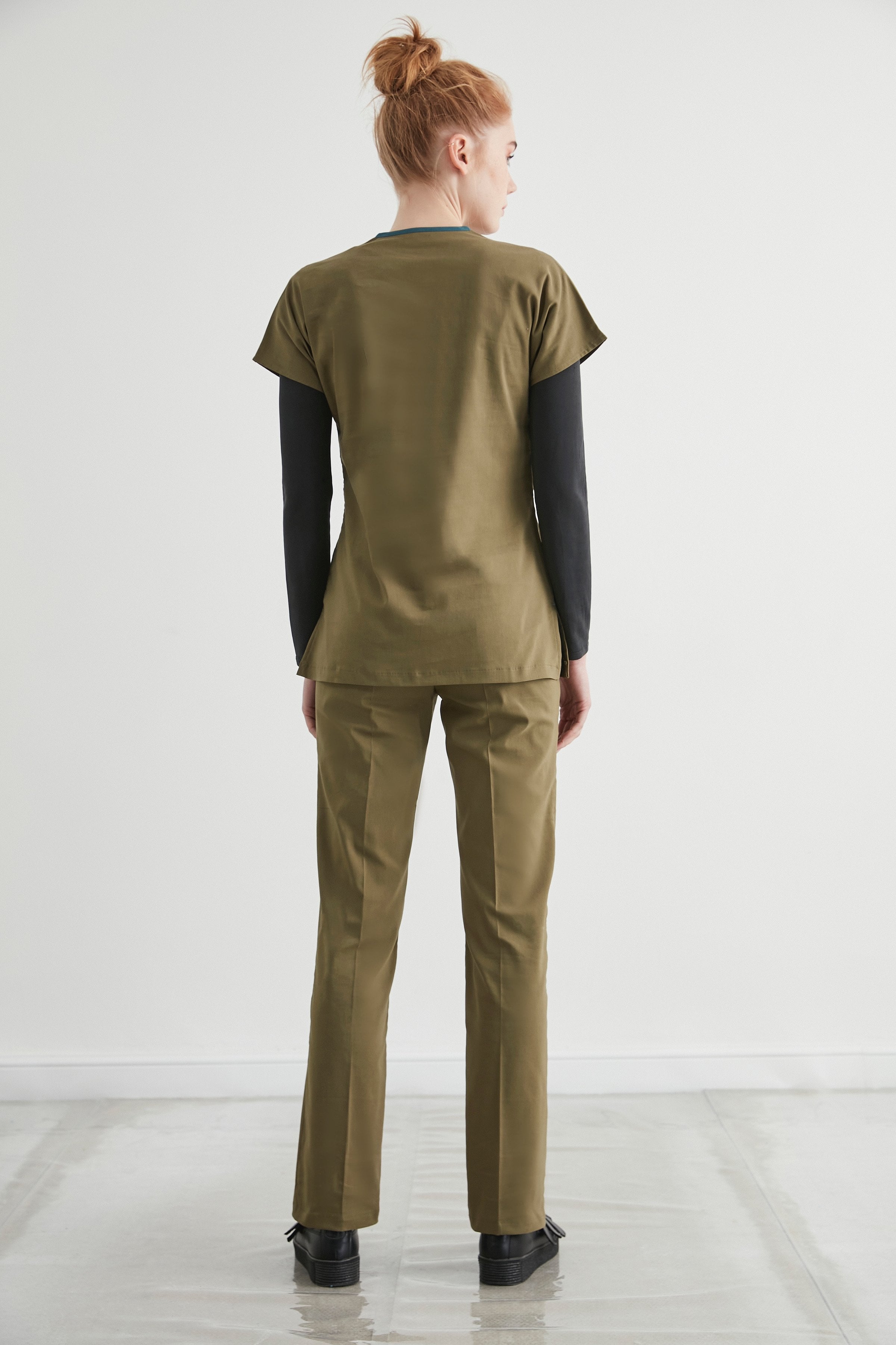 LYCRA-FLEX ZEYTİN YEŞİLİ KADIN LİKRALI ÜNİFORMA TAKIM